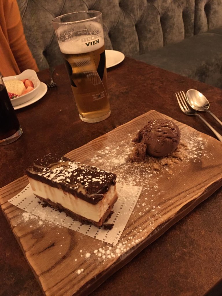 The Marco Pierre White Steakhouse at the Mecure Hotel Bridgwater has now been open for almost a year and this weekend we finally got around to trying it