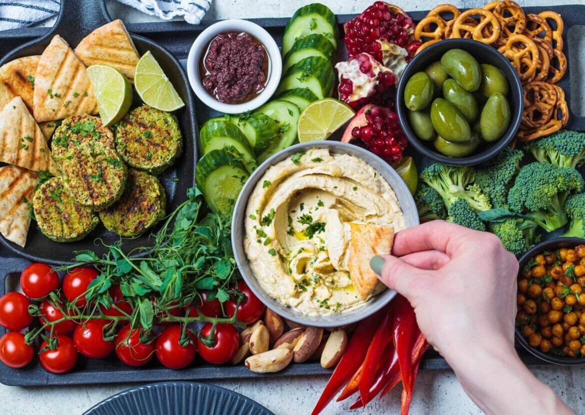 They look amazing, can be prepared ahead of time, are easy to create and require little to no cooking. This post takes a look at what to put on a Vegan Charcuterie board. 